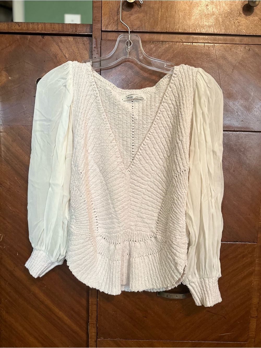 Women’s Cream Mixed-Knit V-Neck Top with Puff Sleeves